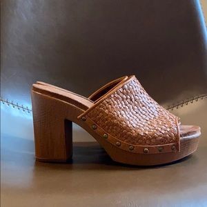 NWOT  wooden heels with memory foam